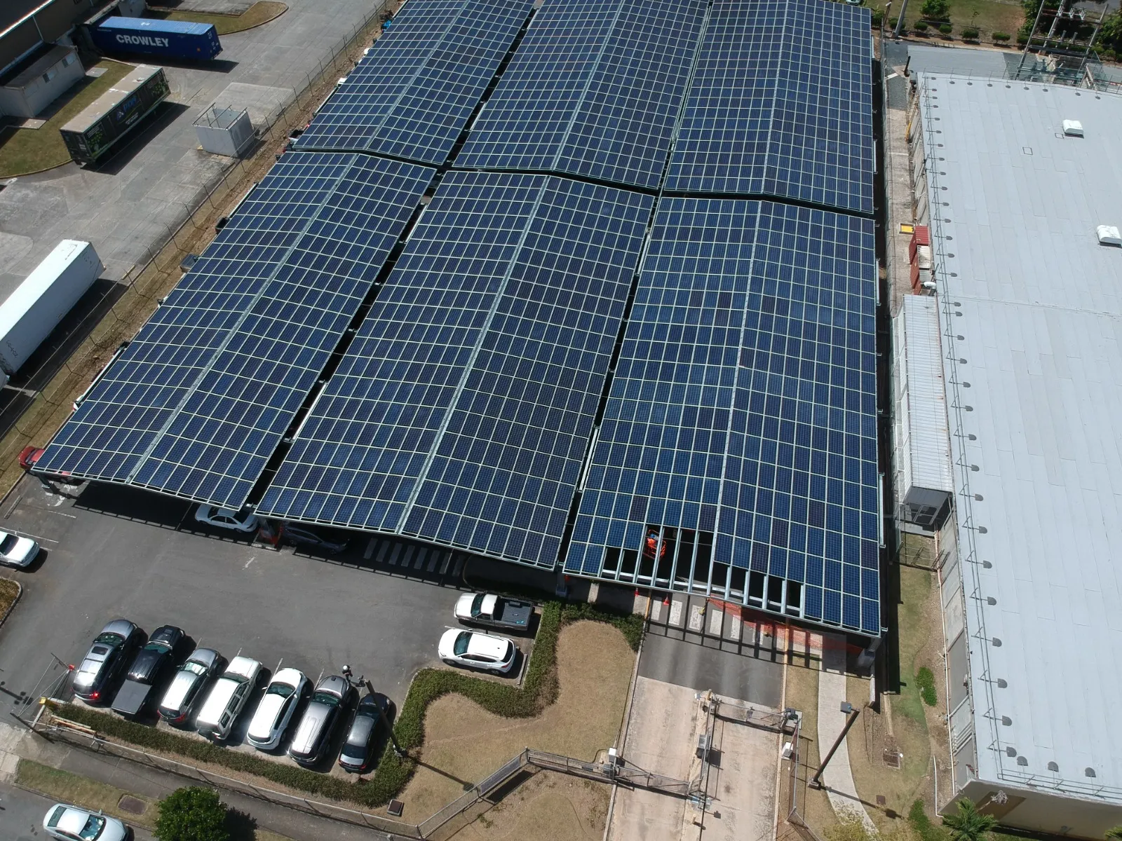 Después: módulos solares instalados