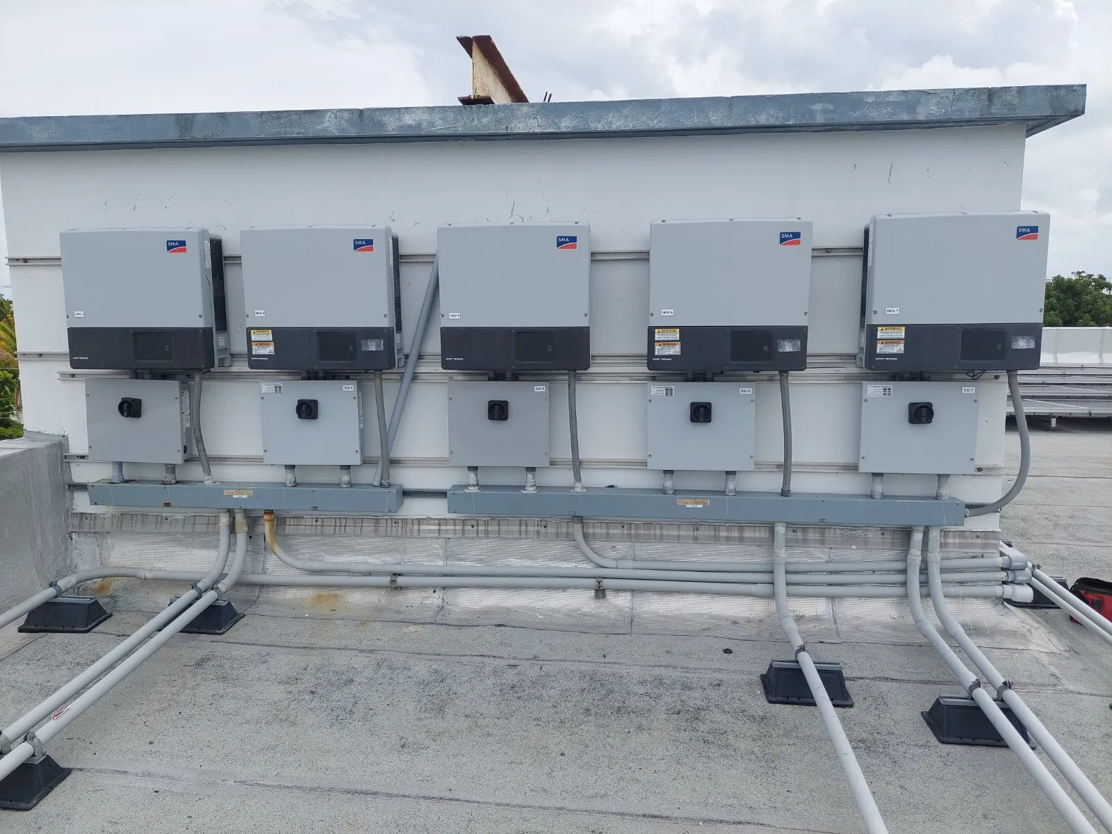 Inversores SMA instalados en techo